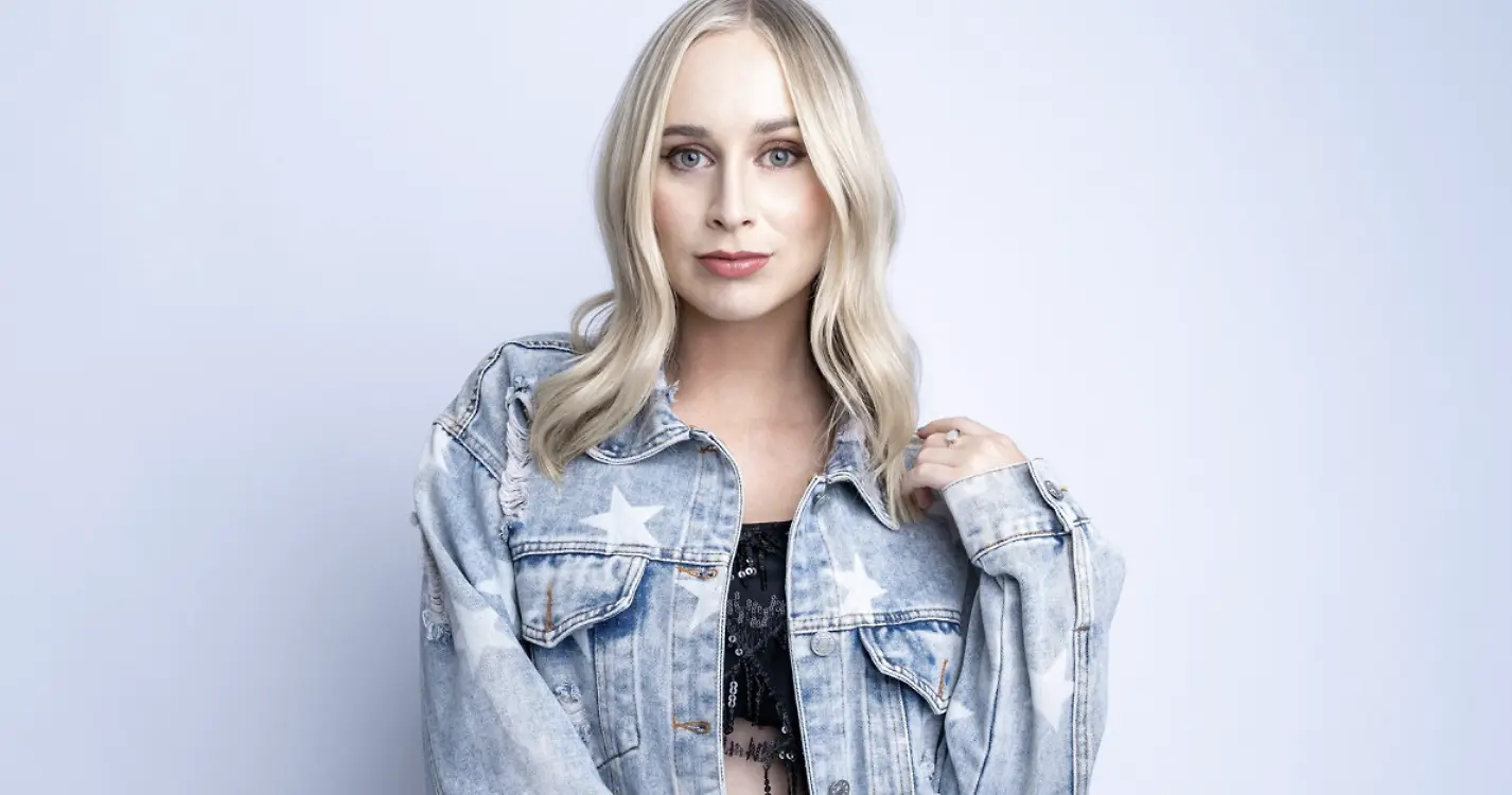 Live Music: Melanie Dyer